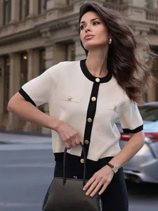 Elegante Kurzarm Strickjacke mit Kontrastkanten und goldfarbenen Knöpfen für modebewusste.