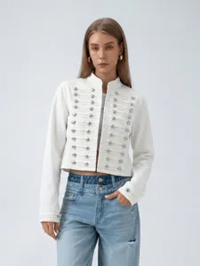 Dames witte korte militaire denim jas stijlvolle opstaande kraag dubbelrijige slim fit kleding