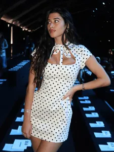Elegantes französisches Pünktchen Halter Mini Kleid für Damen im Sommer Party Style.