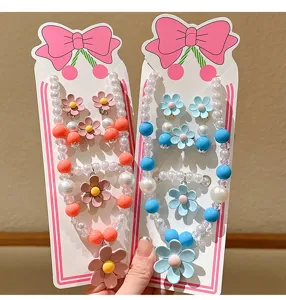 Kids pearl necklace bracelet and daisy earrings set, sweet princess style children jewelry detail.