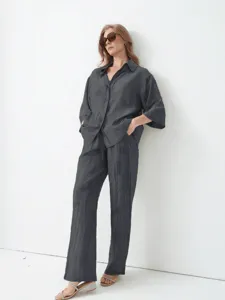 Ensemble décontracté d'été pour femme chemise jacquard et pantalon vue détaillée.