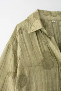 Vue détaillée de la chemise ample jacquard décontractée col texture été mode haut vert