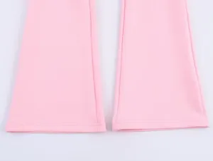 Detail ourlet pantalon flare rose, tissu doux, coutures propres, finition bas de jambe chic.
