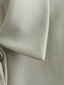 Vue détaillée du tissu du blazer de costume décontracté pour femme vert clair.