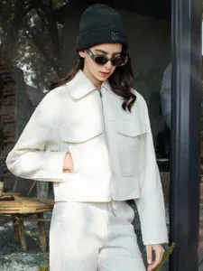 Chic short tweed crop jacket for women, stylish lapel design ideal for autumn wear.