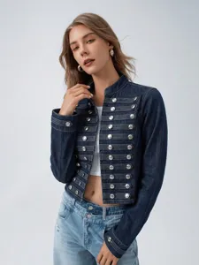 Dames stijlvolle donkerblauwe spijker korte jas, opstaande kraag met zilveren knopen.