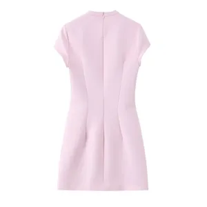 Elegantes rosa Kurzarm schmal geschnittenes Minikleid Rückansicht, schicke Sommer Mode Kleidung.