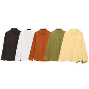 Camicia casual da donna a maniche lunghe in tinta unita con colletto classico in vari colori.