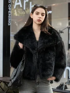 Fashionable women's black faux fur lapel coat, loose casual winter and spring warm outerwear.