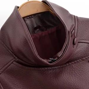 Veste en cuir synthetique col detail, design texture litchi, vetement d'exterieur retro.