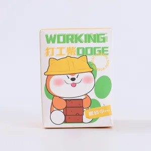 Detailaufnahme der kreativen Working Doge Figur Verpackungsbox mit niedlichem Grafikdesign.