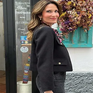 Women's short tweed jacket with pockets and round neck for chic daily autumn fashion wear.