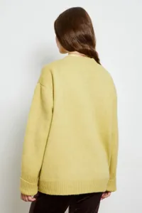 Cardigan de punto oversize casual para mujer en amarillo claro para otoño invierno.