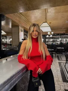 Γυναικείο φθινοπωρινό σέξι κόκκινο πλεκτό πουλόβερ με ψηλό λαιμό σετ λεπτομέρεια φωτογραφίας