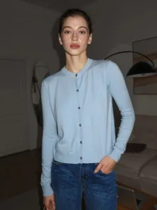 Damen hellblaue Strickjacke mit Knöpfen lässiger Langarm Rundhalsausschnitt Pullover Top.