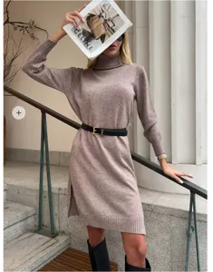 Abito in maglia da donna a collo alto, elegante vestito pullover con spacco laterale.