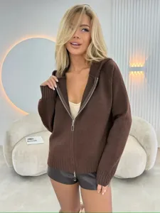 Cardigan en tricot marron à capuche pour femme avec fermeture éclair, vêtement d'hiver chaud.