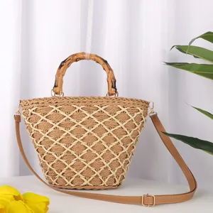 Sac à main en paille tressée avec poignées en bambou et bandoulière, joli sac d'été.