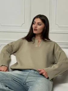 Suéter de punto holgado para mujer en verde salvia con cuello polo, estilo casual diario.