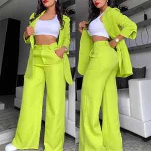 Ensemble blazer vert citron pour femme, crop top décontracté et pantalon large d'été.
