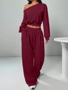 Wine red one-shoulder crop sweatshirt and loose wide-leg sweatpants casual two-piece set
