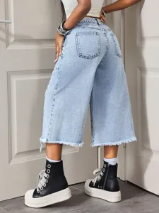 Jeans corti larghi azzurri da donna strappati, pantaloni estivi casual in denim.