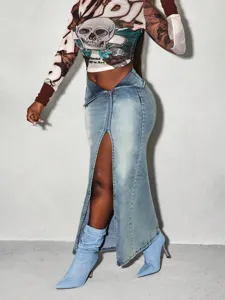 Moda donna gonna lunga in denim elasticizzato con spacco anteriore e top corto mesh.