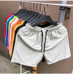 Bunte Herren Freizeit Sommer Shorts Detailansicht, Strandshorts mit Kordelzug am Bund.