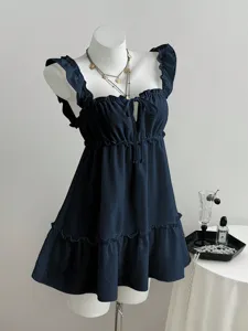 Sommer dunkelblaue ärmellose Rüschen Slip Minikleid mit Brustbänder Detail elegant.