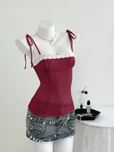 Top smanicato estivo da donna slim con pizzo e spalline annodate per look chic ed elegante.
