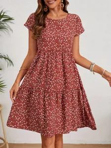 Chic short sleeve floral print tiered midi dress featuring comfortable round neck design.