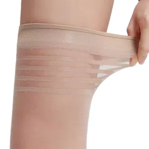 Medias altas color carne por encima de la rodilla con gran elasticidad y banda antideslizante.