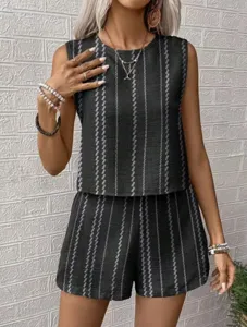 Set da due pezzi estivo casual a righe senza maniche da donna, elegante e chic.