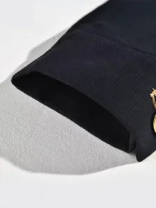 Chaqueta abrigo negra informal para hombre detalle de puño de manga larga vista principal