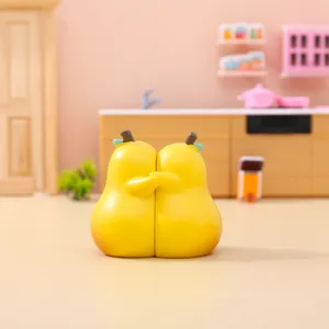 Niedliches umarmendes Birnen-Paar Figuren Desktop-Ornament kreatives Harz-Geschenk für Dekoration