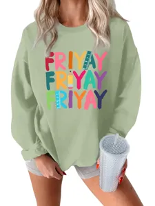 Vue détaillée du sweat à manches longues vert sauge pour femme avec imprimé coloré.