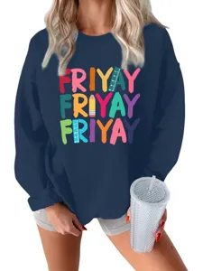 Détail gros plan du sweat-shirt douillet bleu marine pour femmes avec impression de lettres Friyay.