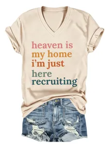 Camiseta casual de manga corta con cuello en V para mujer con estampado de letras.