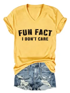 Camiseta casual de manga corta con cuello en V para mujer, estampado divertido y shorts vaqueros.