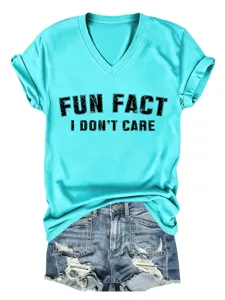 Camiseta de mujer cuello V manga corta turquesa con estampado divertido estilo casual.