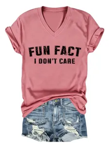 Camiseta casual de manga corta con cuello en V para mujer y divertido estampado de letras.
