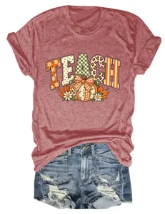Dames casual korte mouw t-shirt met herfst pompoen print en blauwe spijkerbroek shorts.