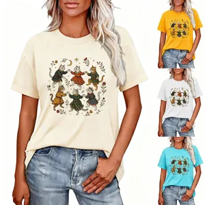 Gedetailleerd overzicht van vintage kattenprint t-shirt met korte mouwen, ronde hals.