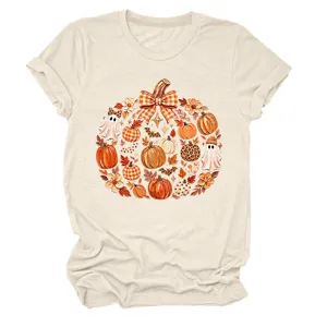 Λεπτομερης οψη γυναικειου t-shirt κοντομανικου με χαριτωμενο σχεδιο κολοκυθας.