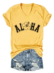 Vue détaillée du t-shirt graphique jaune pour femme à col V et manches courtes ALOHA.