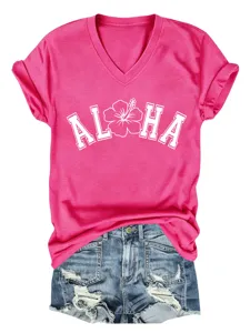 T-shirt femme col V manches courtes Aloha imprimé floral avec short en jean vue détaillée.