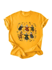 Gedetailleerd overzicht van casual dames geel t-shirt met schattige dansende katten grafisch.