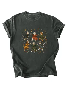 Vintage gewassen donkergrijs kort mouw t-shirt met een speelse graphic van dansende katten.