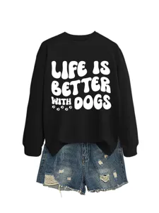Nahaufnahme des schwarzen Sweatshirts mit weißem Hunde-Spruchdruck und weichem Stoff.