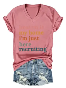 Camiseta casual de mujer con cuello en V y manga corta con estampado de slogan, moda.